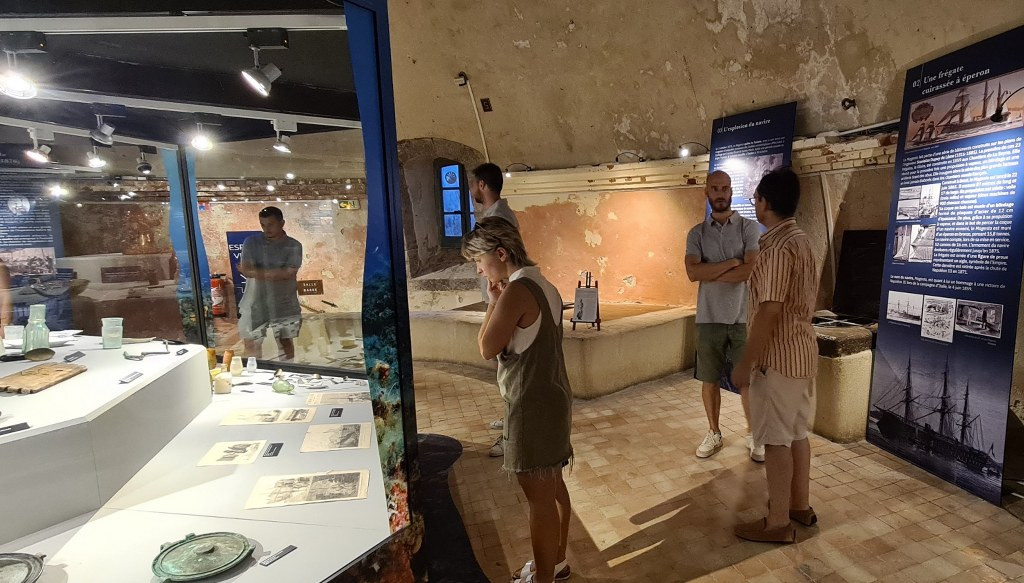 Objets retrouvés lors des fouilles du Magenta épave du cuirassée coulé en rade de Toulon